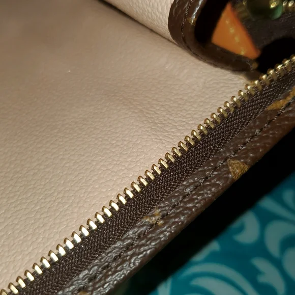 Louis Vuitton Monogram Toiletry Pouch Pochette - Picture 7 of 14